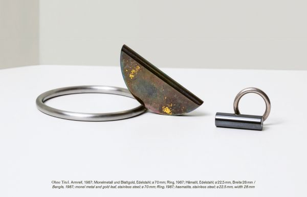 Book cover of Elisabeth Holder: From Jewellery to Contextual Art / Vom Schmuck zur Kontextuellen Kunst. Published by Arnoldsche Art Publishers.