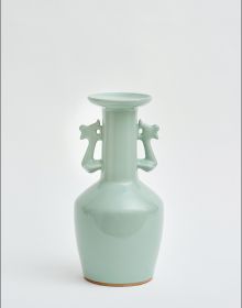Book cover of Kindred Spirits: 100 Japanese Ceramics in Chinese Style. The Shen Zhai Collection, featuring a ceramic vase painted with blossom trees and deer. Published by Arnoldsche Art Publishers.