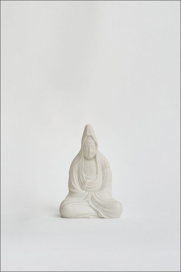 Book cover of Kindred Spirits: 100 Japanese Ceramics in Chinese Style. The Shen Zhai Collection, featuring a ceramic vase painted with blossom trees and deer. Published by Arnoldsche Art Publishers.