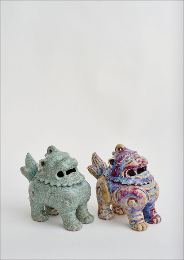 Book cover of Kindred Spirits: 100 Japanese Ceramics in Chinese Style. The Shen Zhai Collection, featuring a ceramic vase painted with blossom trees and deer. Published by Arnoldsche Art Publishers.