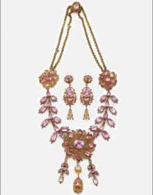 Book cover of The Fascination of Jewelry: 7000 Years of Jewelry Art at the MAKK. Published by Arnoldsche Art Publishers.