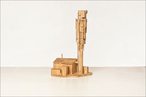 Book cover of Thomas Elsen's Martin Kargruber: from the inside out … Holzskulptur 2014–2024, featuring a wood sculpture. Published by Arnoldsche Art Publishers.