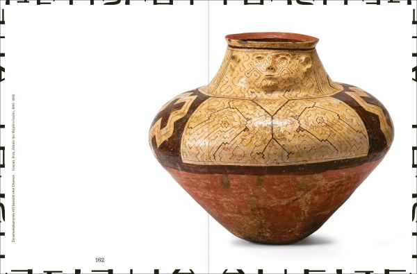 Book cover of Aufgetischt: Eine kulinarische Weltreise. Zur Kultur des Essens und Trinkens; featuring a metal contraption and a brown paper bag. Published by Arnoldsche Art Publishers.