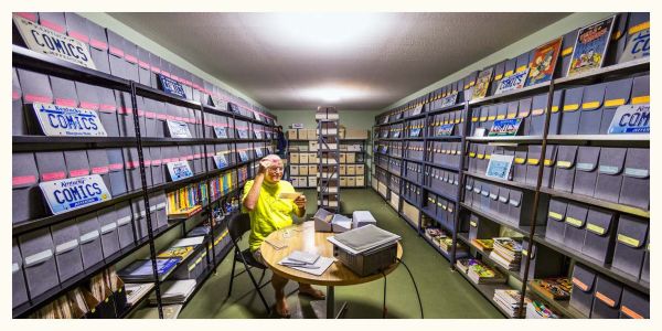 Book cover of 'Don Rosa - I Still Get Chills! ; featuring Don Rosa saluting in white pith helmet and goggles. Published by Edition Lammerhuber.