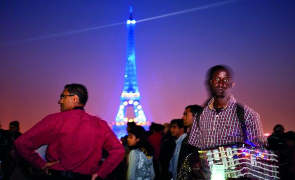 Painting of The Mona Lisa, and airplane flying over cityscape, on cover of 'Paris/NYC', by Edition Lammerhuber.