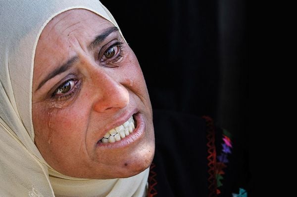 Book cover of Goran Tomaševic?, featuring an image of US Marine William Olas Bee in a close call after Taliban fighters opened fire near Garmser in Helmand in 2008. Published by Edition Lammerhuber.