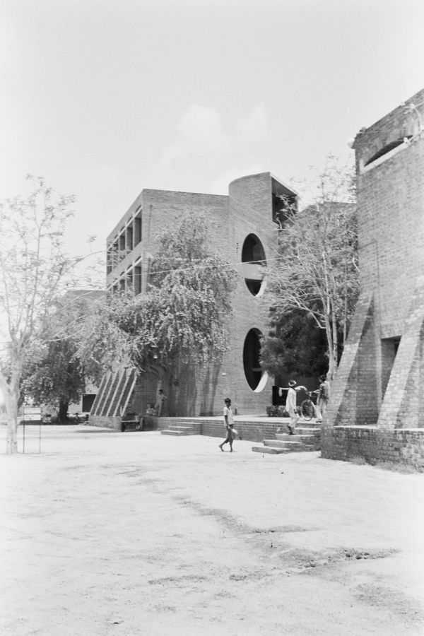 Book cover of Louis I. Kahn - Silence and Light: The Lecture at Eth Zurich, February 12, 1969. Published by Park Books.