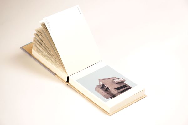 Book cover of 100 Places in Berlin', with a Columbia Theater, Berlin. Published by Seltmann Publishers.