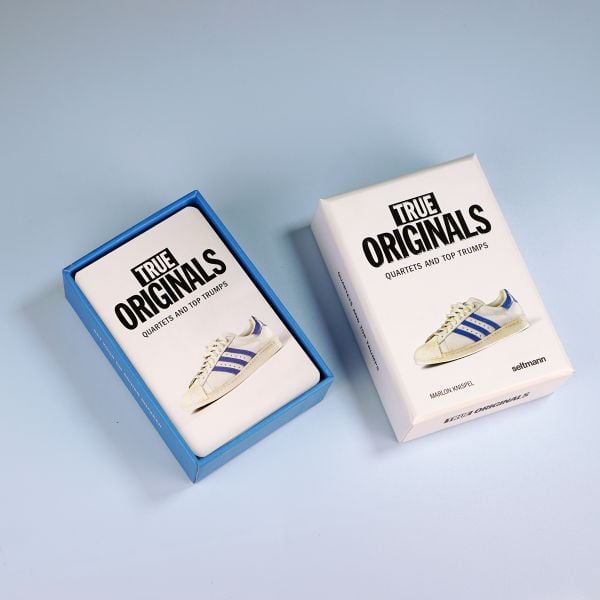 Book cover of True Originals: Quartets and top trumps, with a white adidas sneaker with blue stripes. Published by Seltmann Publishers.