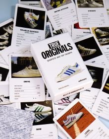 Book cover of True Originals: Quartets and top trumps, with a white adidas sneaker with blue stripes. Published by Seltmann Publishers.