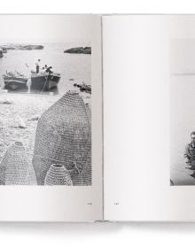 Sun bathers lying on arched ruins, on holiday in Sorrento, Campania, July 1959, on landscape cover of 'La lunga strada di sabbia, Paolo Di Paolo - Pier Paolo Pasolini', by teNeues Books.