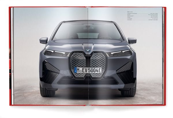 Book cover of Michael Köckritz's guide BMW Milestones, featuring the front of a red BMW M1. Published by White Star.