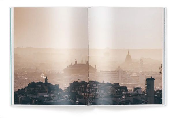 Book cover of Streets of Paris; featuring the Eifel Tower. Published by teNeues Books.