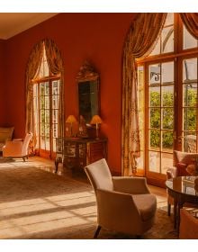 Book cover of Grand Tour Provence: The Renaissance of Refined Travel; featuring a swimmer ready to dive off a board into the sea. Published by teNeues Books.