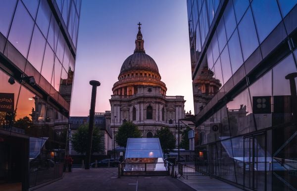 Book cover cover London; featuring the Elizabeth Tower illuminated. Published by teNeues Books.