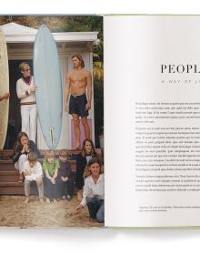 Book cover of The Stylish Life: Surfing; featuring a group of surfers sitting on a white car on the beach. Published by teNeues Books.