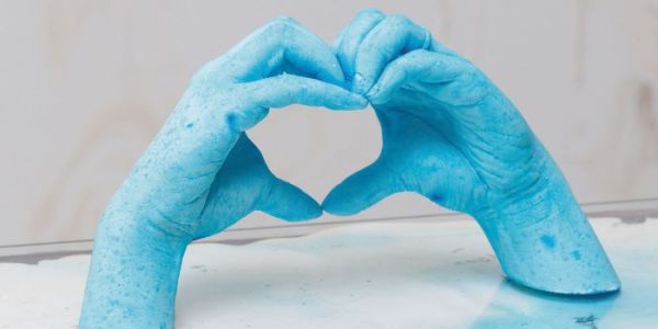Book cover of Gaëlle Choisne, Temple of Love, featuring a black woman holding piece of pale blue fabric near head. Published by Verlag Kettler.
