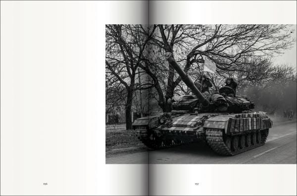 Black book cover of Byron Smith: Testament ’22, with top of building. Published by Verlag Kettler.