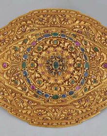 Book cover of Michael Backman's Malay Silver and Gold: Courtly Splendour from Indonesia, Malaysia, Singapore, Brunei and Thailand, with a collection of decorative Asian wares. Published by River Books.