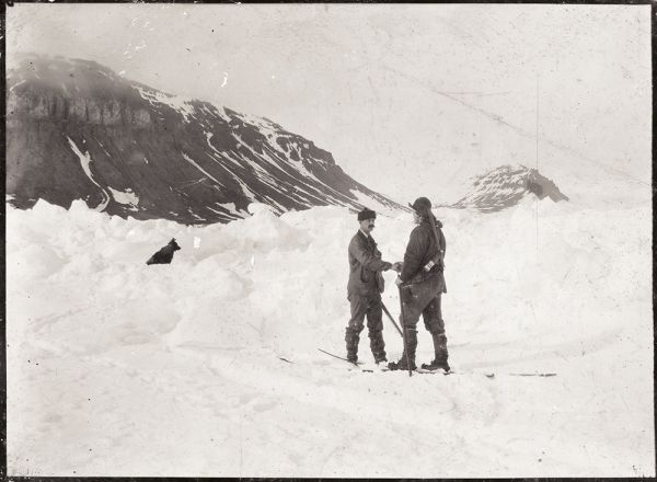 Book cover of The Nansen Photographs, with shots from the arctic expedition. Published by teNeues Books.
