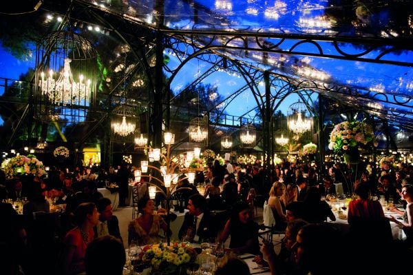 Pink roses, hydrangeas, dahlias and blue eryngium, on cover of 'Weddings A-Tipica', by Ediciones El Viso.