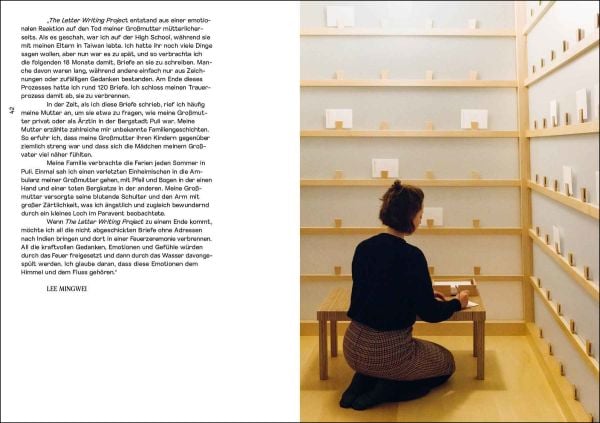 3 Asian figures sweeping floor with twig made brooms, LEE MINGWEI LI GESCHENKE & RITUALE in white font down top half of cover.