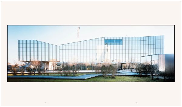 Book cover of ACPV ARCHITECTS Antonio Citterio Patricia Viel: as seen by Carlo Valsecchi, with a building with panes of glass reflecting the surrounding environment. Published by Silvana.