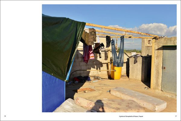 Book cover of Fotografia Europea 2022 : An invincible summer. Published by Silvana.