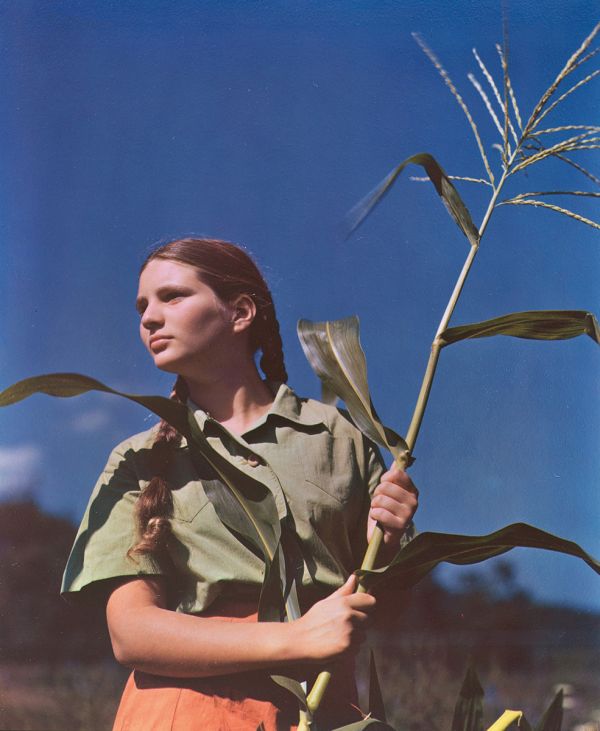 Book cover of Edward Steichen, featuring a photo of Therese Duncan on the Acropolis, by Edward Steichen, 1921. Published by Silvana.