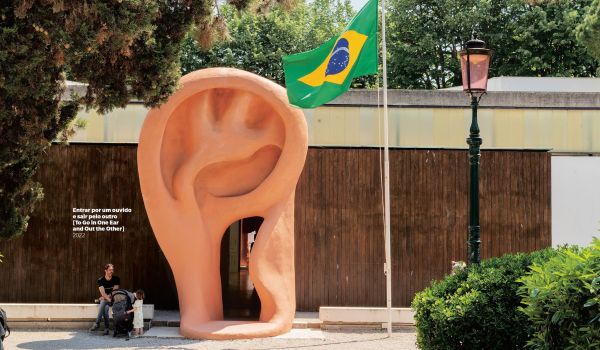 Book cover of Jonathas de Andrade Com o coração saindo pela boca, with a photo of installation titled 'With the Heart Coming Out of Mouth'. Published by Silvana.