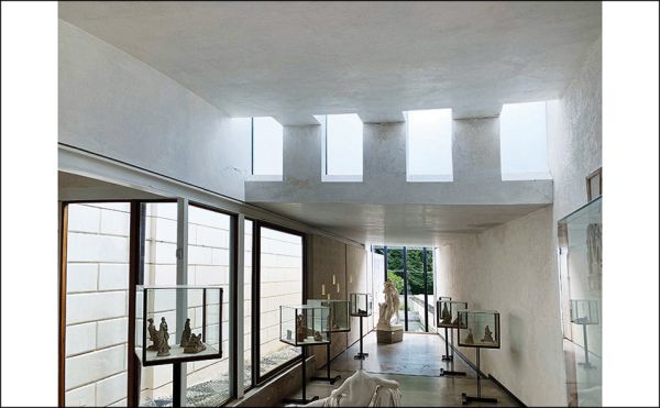 Book cover of Carlo Scarpa: The Message of the Structure, with a wall painting. Published by Silvana.