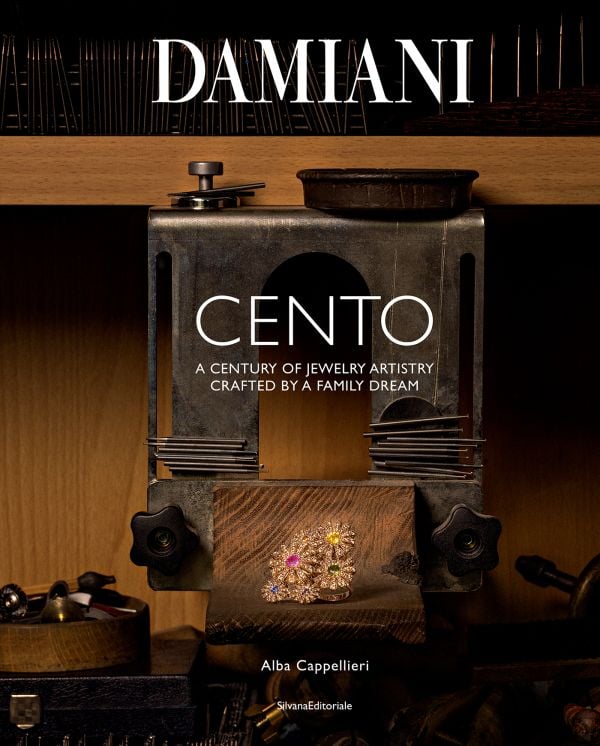 Book cover of Damiani: 100 X 100 Italiani, with the Mimosa Eternal Blue necklace with a sapphire from Sri Lanka surrounded by diamonds. Published by Silvana.