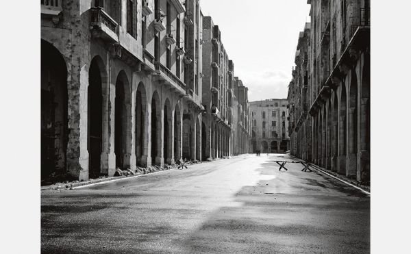 Book cover of Gabriele Basilico: From the Apennines to the Andes, with a Renaissance villa, Villa La Rotonda, with columns. Published by Silvana.