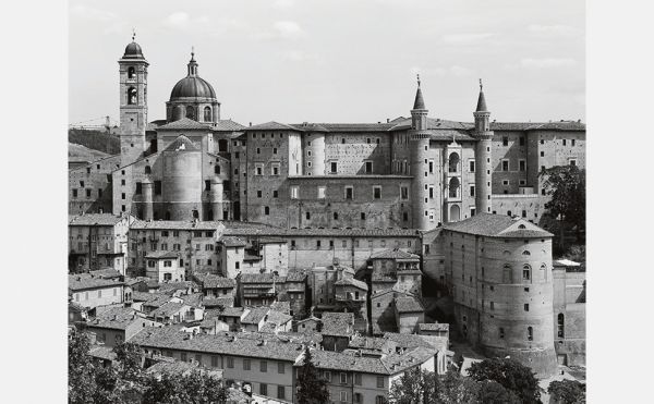 Book cover of Gabriele Basilico: From the Apennines to the Andes, with a Renaissance villa, Villa La Rotonda, with columns. Published by Silvana.