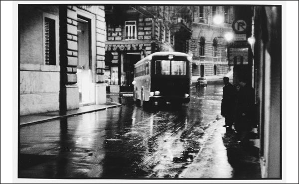 Book cover of Federico Garolla: Fotografie/Photographs 1948-1968, with a photograph of white sheets hanging in the street. Published by Silvana.