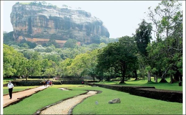Book cover of Gardens of Sri Lanka: 2000 Years of Landscape Architecture Tradition. Published by Silvana.