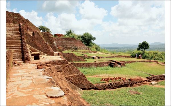 Book cover of Gardens of Sri Lanka: 2000 Years of Landscape Architecture Tradition. Published by Silvana.