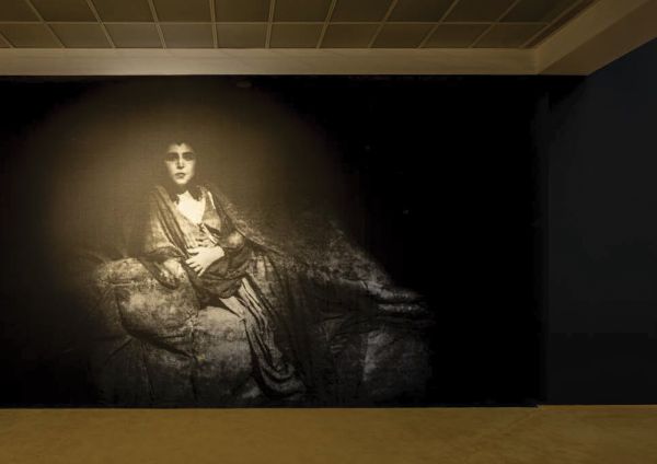 Book cover of Semiha Berksoy: Singing in Full Color. Published by Silvana.