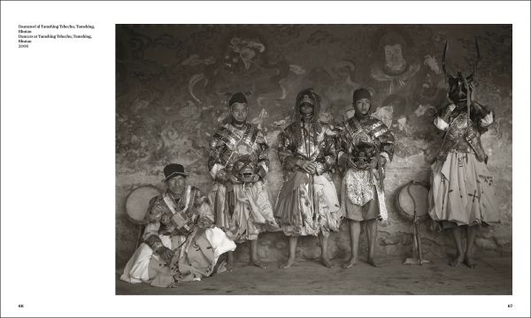 Book cover of Kenro Izu: Soul Places featuring a vast mountainous landscape. Published by Silvana.