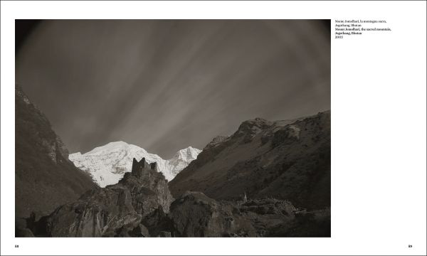 Book cover of Kenro Izu: Soul Places featuring a vast mountainous landscape. Published by Silvana.