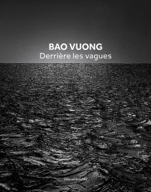 Book cover of Bao Vuong: Derrière les vagues; featuring a dark seascape. Published by Silvana.
