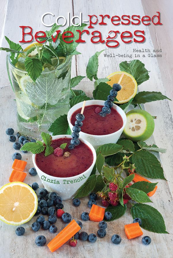 Book cover of Cold-Pressed Beverages, Health and Well-Being in a Glass, with dark red smoothies in white mugs with cocktail sticks of blueberries. Published by White Star.