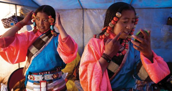 Book cover of Shangri-La, Along the Tea Road to Lhasa, with Lhasa hotel in the mountains. Published by White Star.
