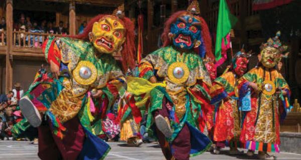 Book cover of Shangri-La, Along the Tea Road to Lhasa, with Lhasa hotel in the mountains. Published by White Star.