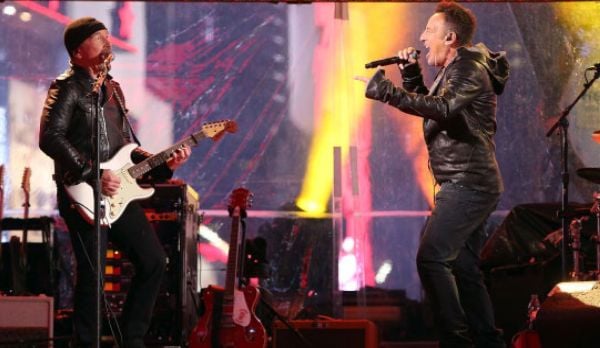 Book cover of U2, Past Present Future, with an early promo shot of band in leather jackets. Published by White Star.