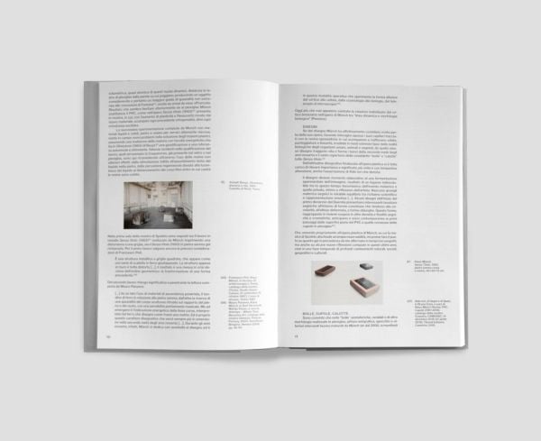 Book cover of Klaus Münch, with a blue and purple abstract painting on oval canvas. Published by Forma Edizioni.