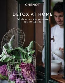 Book cover of Chenot 's Detox at Home, Edible science to promote healthy ageing, with a metal basket of swiss chard on window sill, man in chef whites behind window. Published by Guido Tommasi Editore.