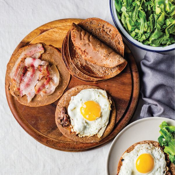 Book cover of From the Markets of Tuscany: A Collection of Traditional, Seasonal Recipes, with a pan of pasta and a bowl of butter beans. Published by Guido Tommasi Editore.