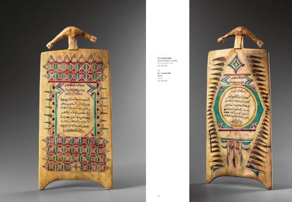 Book cover of Allo Kafii Gida, Secret Qur'anic Boards from Northern Nigeria, featuring a Qur'anic wood panel adorned with black and aubergine text and abstract shapes. Published by 5 Continents Editions.