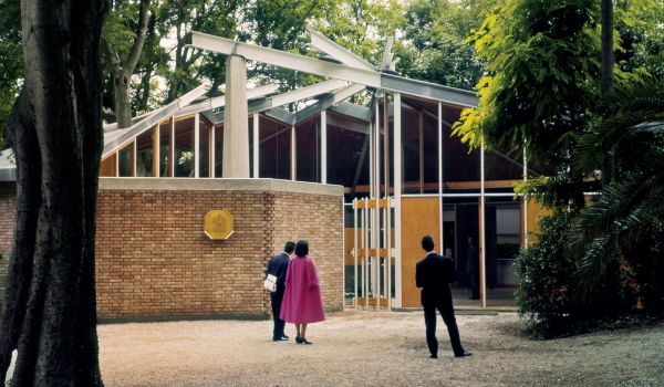Book cover of The Canada Pavilion at the Venice Biennale, featuring glass building with reflections. Published by 5 Continents Editions.